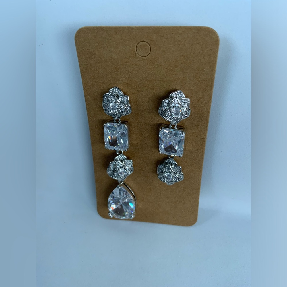 EYE CANDY LOS ANGELES 
Simone CZ Drop Earrings